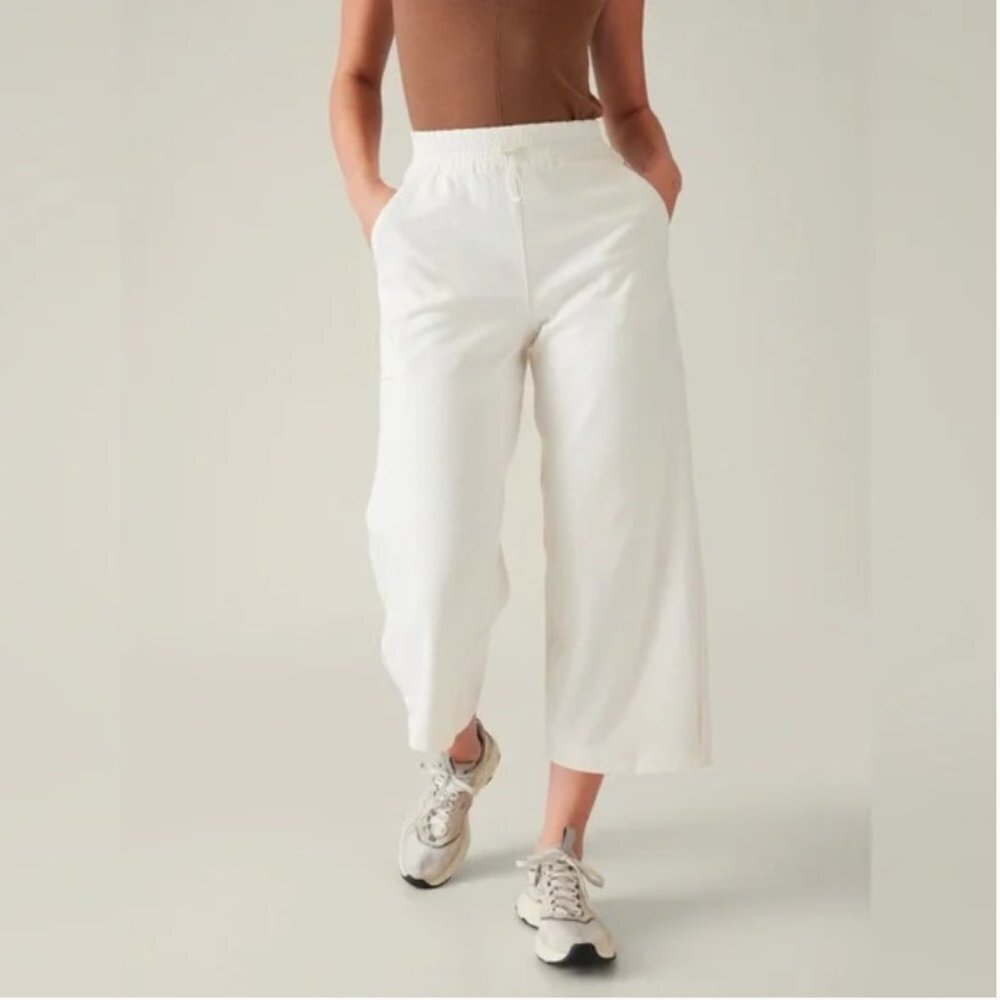 Athleta Triumph Hybrid Wide Leg Crop Pants White Size S